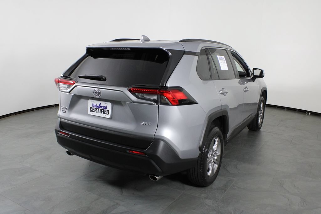 Used 2023 Toyota RAV4 XLE w/ Convenience Package FWD image 3