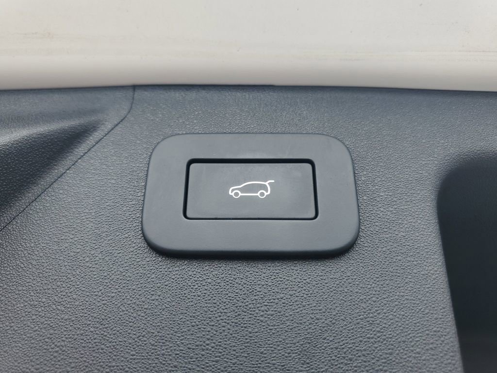 Used 2025 Land Rover Discovery Sport S image 33