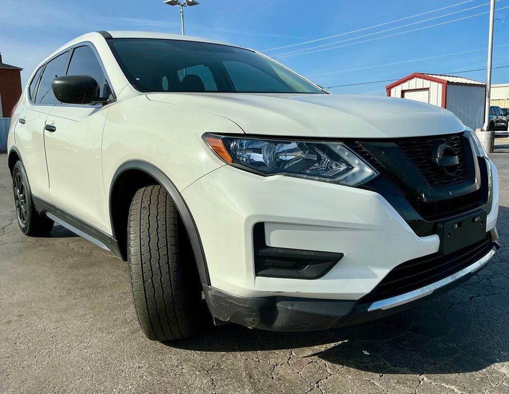 Used 2017 Nissan Rogue S image 3