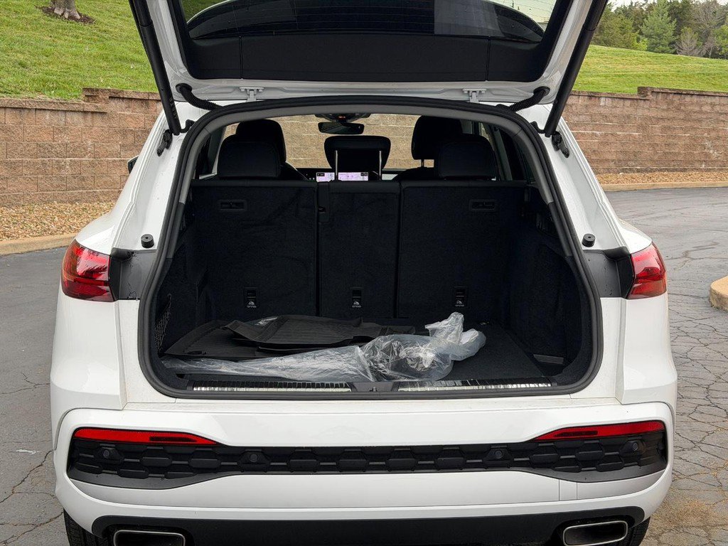 Used 2025 Audi Q5 Premium w/ Convenience Package image 4