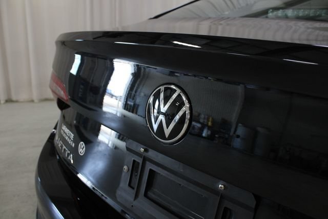 Used 2024 Volkswagen Jetta SE w/ Panoramic Sunroof Package FWD image 31
