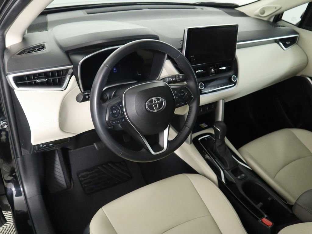 Used 2023 Toyota Corolla Cross XLE image 9