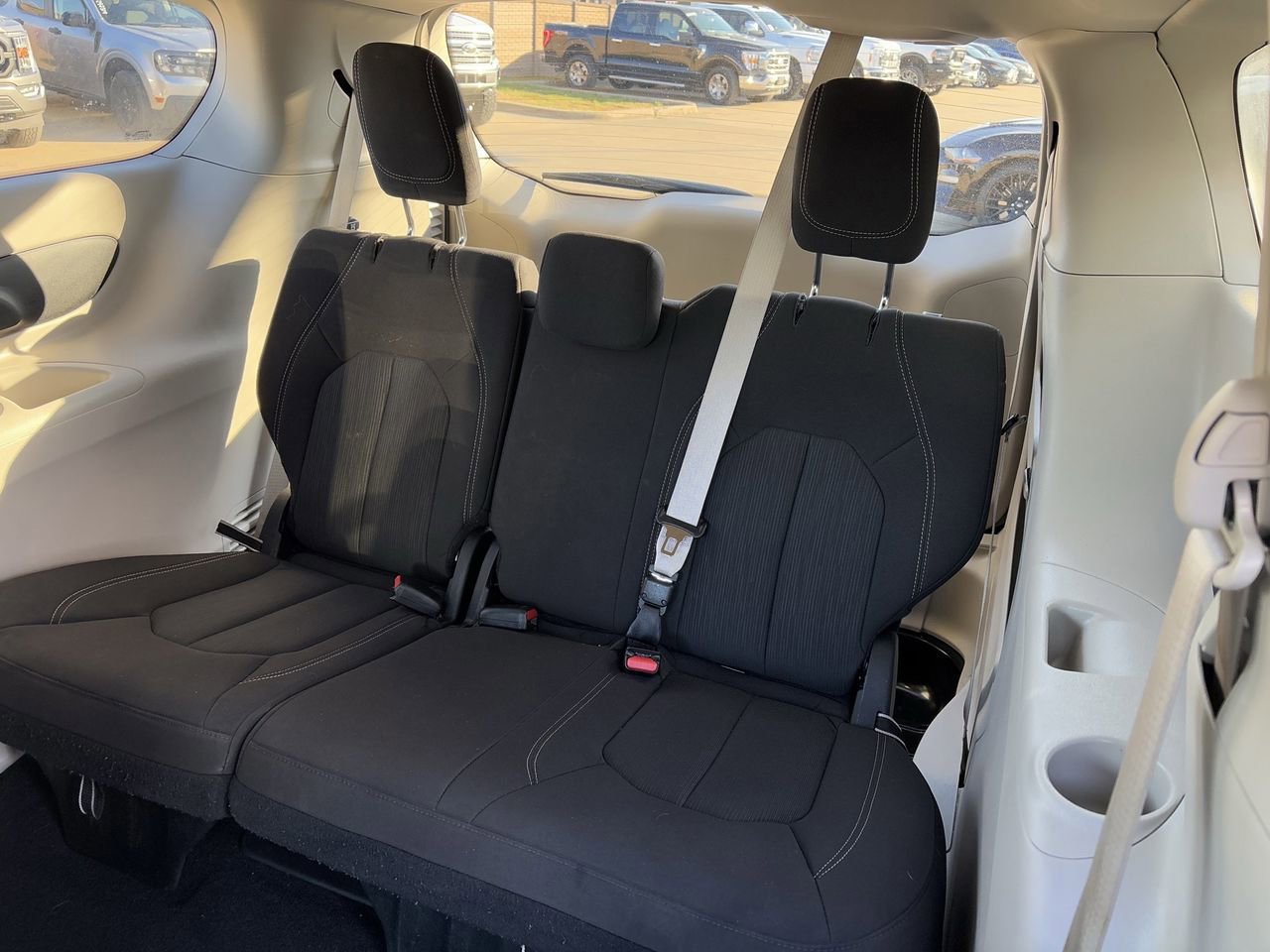 Used 2023 Chrysler Voyager LX image 29