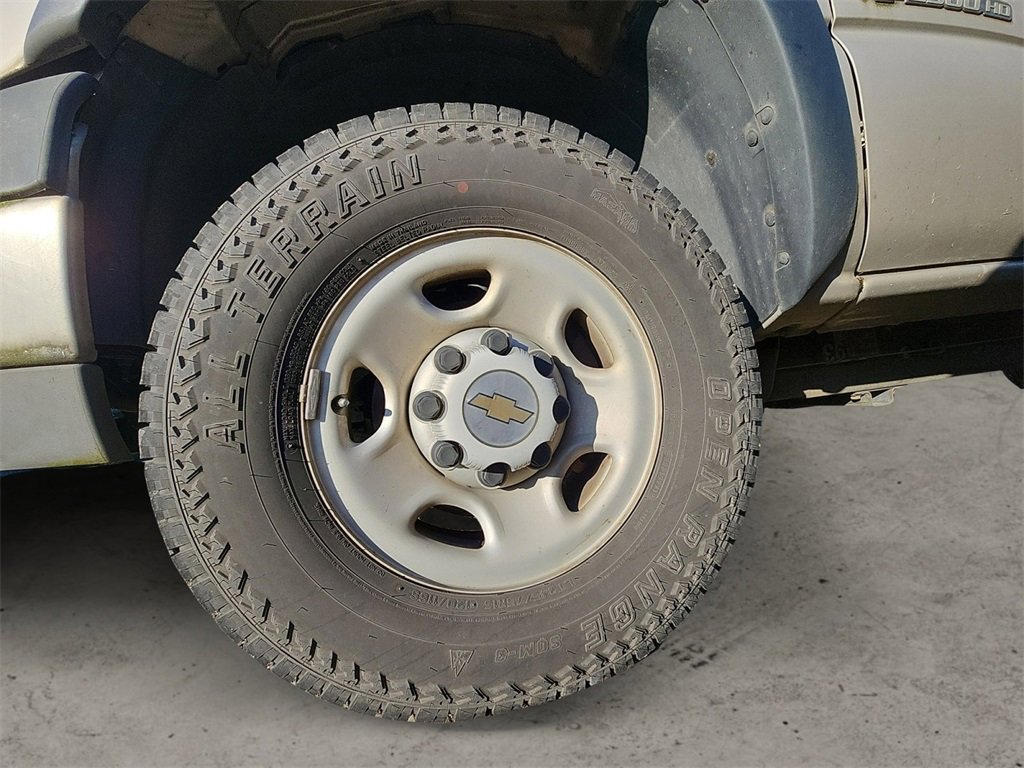 Used 2005 Chevrolet Silverado 2500 W/T w/ Skid Plate Package image 11