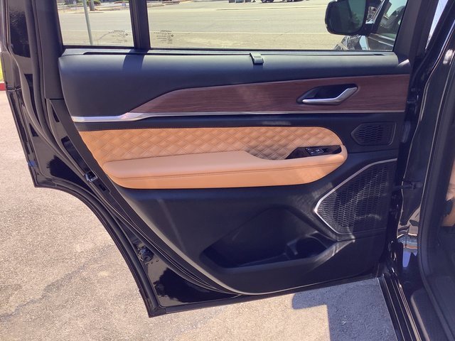 Used 2022 Jeep Grand Cherokee L Summit w/ Advanced Protech Group IV image 27