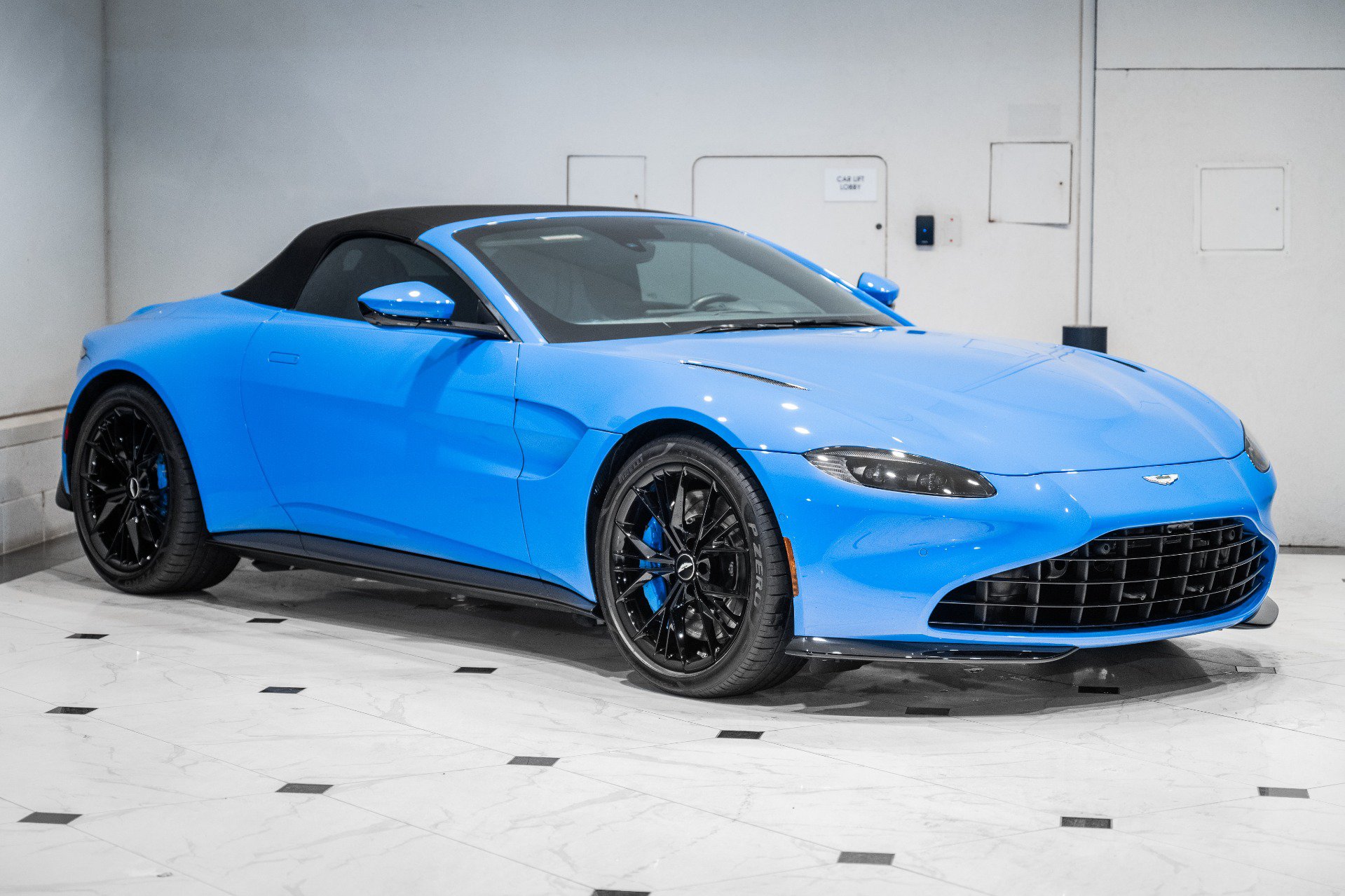 Used 2021 Aston Martin V8 Vantage Roadster RWD image 46