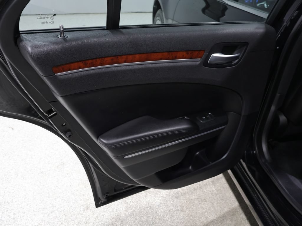 Used 2013 Chrysler 300 RWD image 26