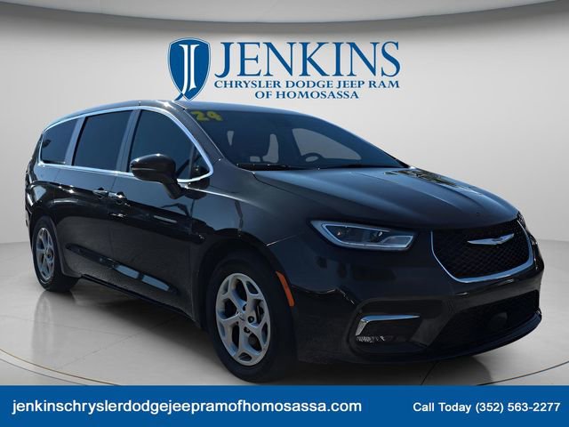 Used 2024 Chrysler Pacifica Limited image 11