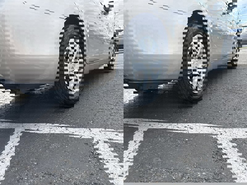 Used 2009 Toyota Camry LE FWD image 5