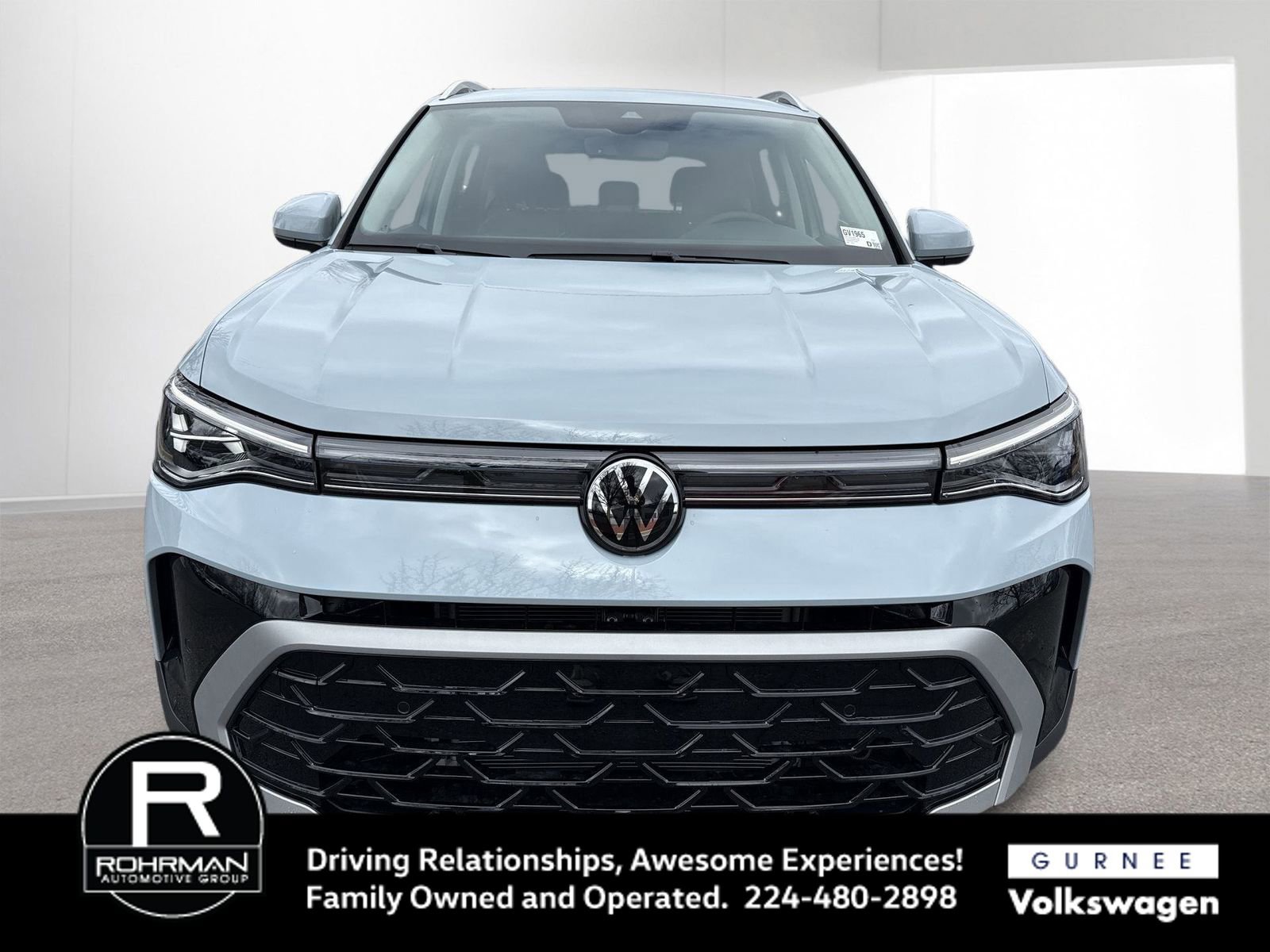 Used 2025 Volkswagen Taos SEL AWD/4WD image 3