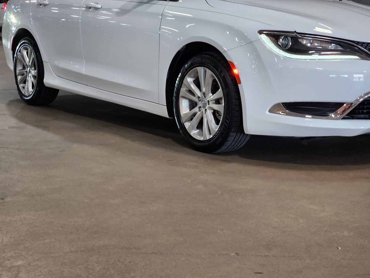 Used 2017 Chrysler 200 Limited Platinum FWD image 16