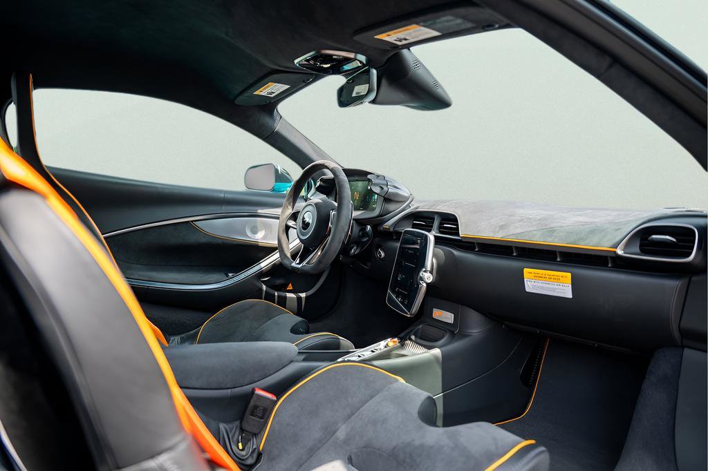 New 2025 McLaren Artura RWD image 42