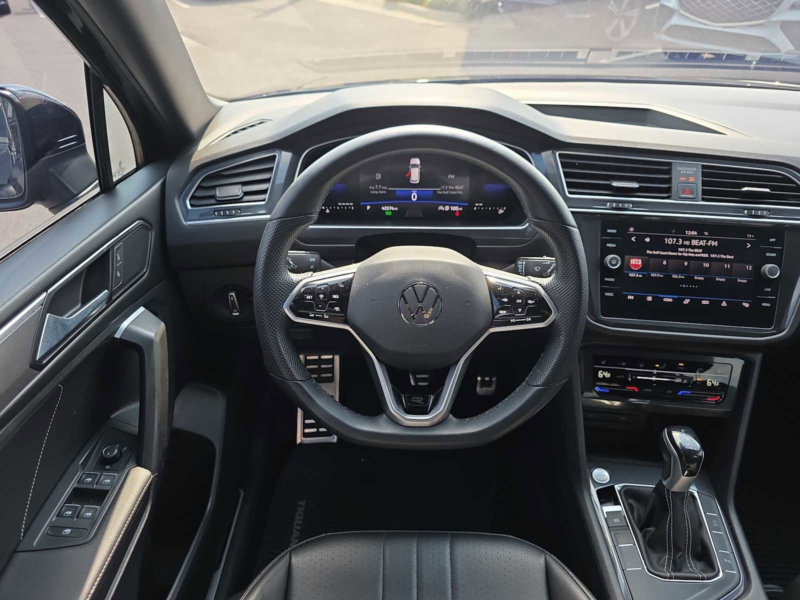 Used 2023 Volkswagen Tiguan SE R-Line image 12