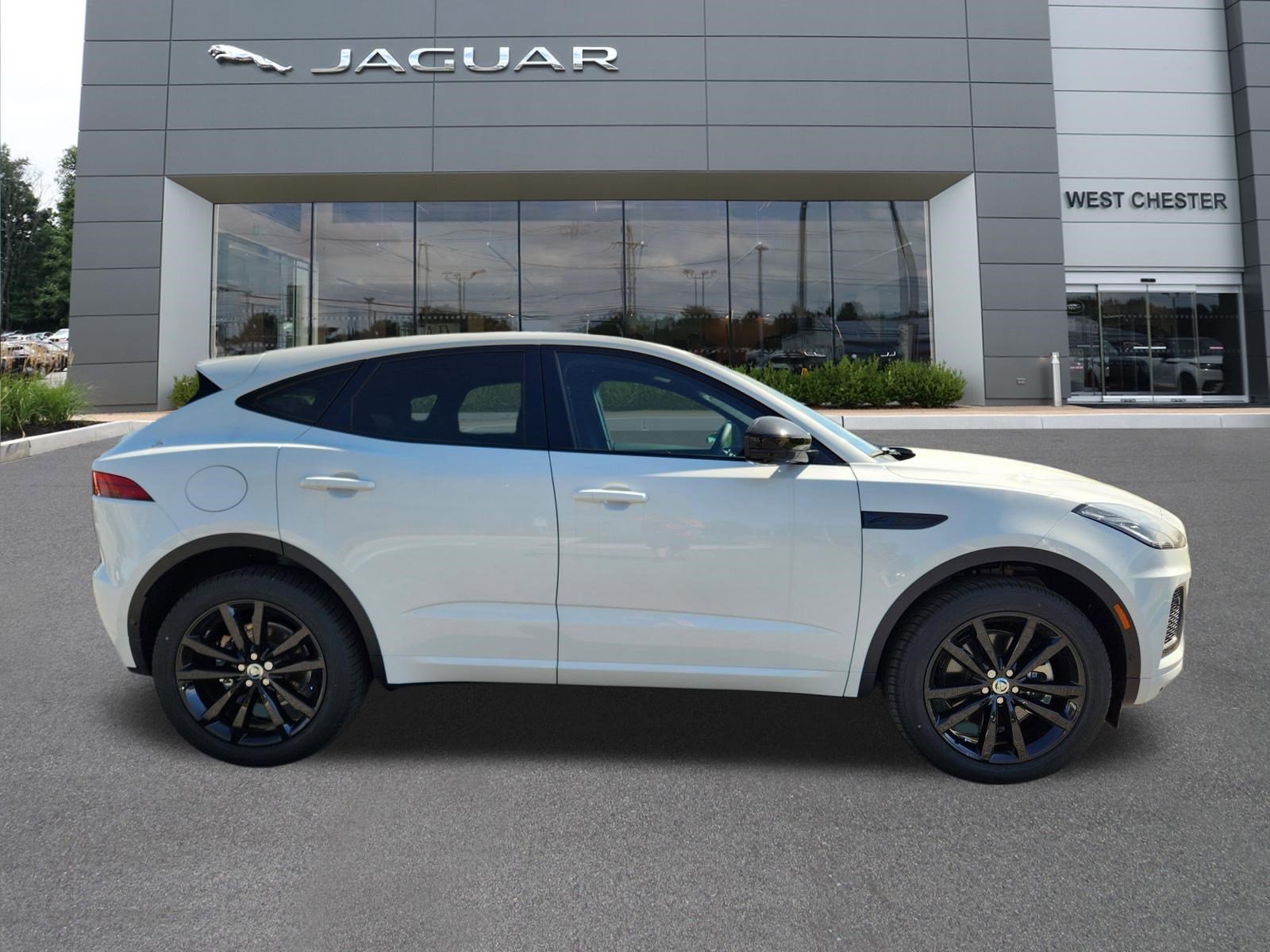 Used 2024 Jaguar E-PACE R-Dynamic SE image 4