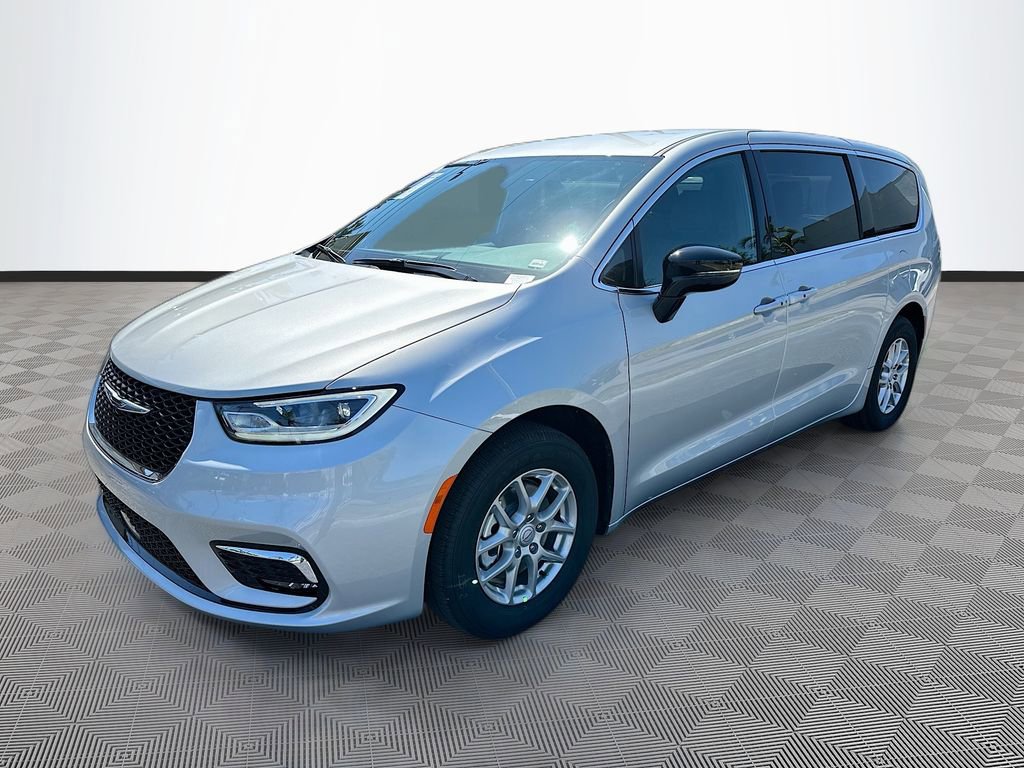 New 2026 Chrysler Pacifica Select FWD image 3