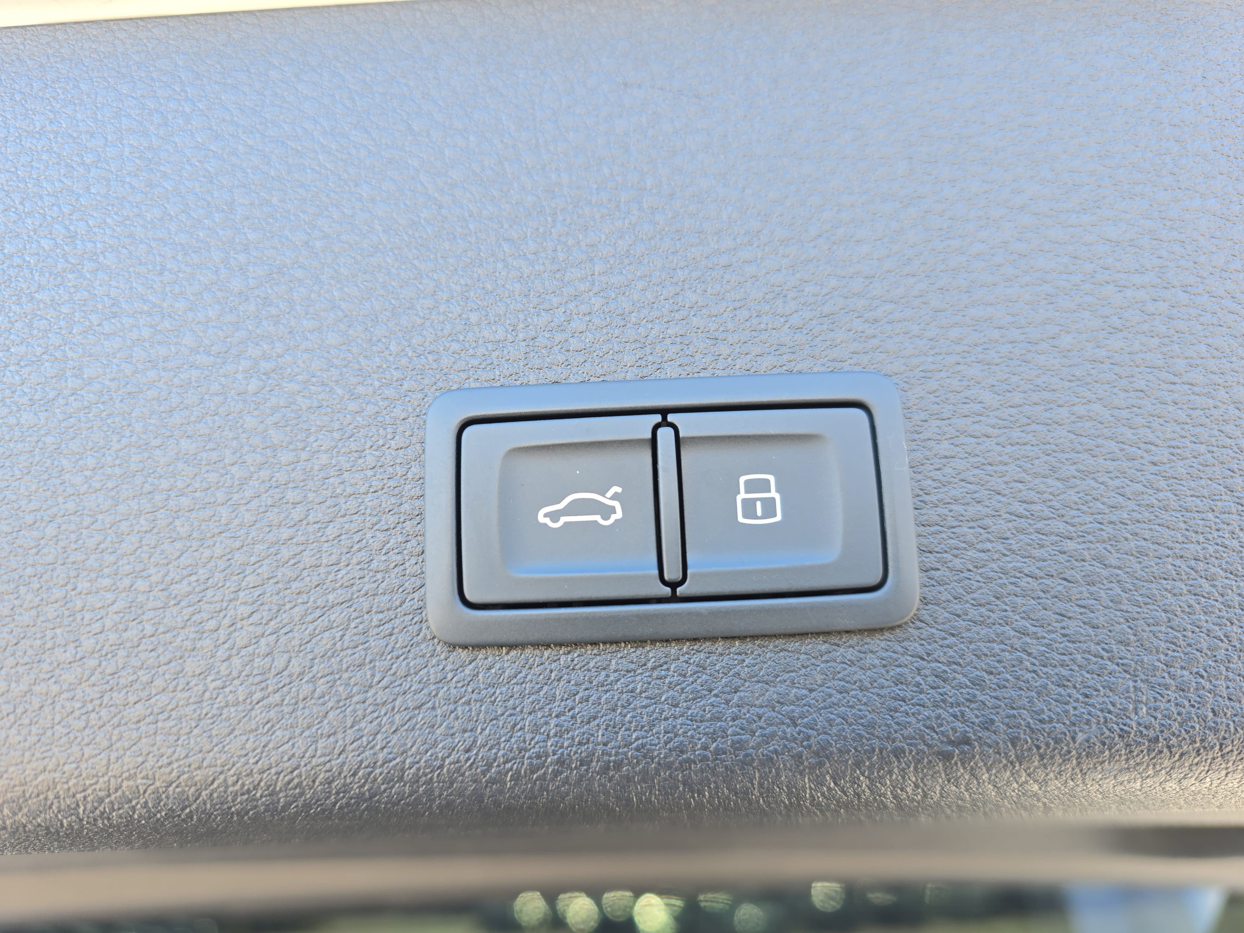 Certified 2022 Audi e-tron Premium image 13