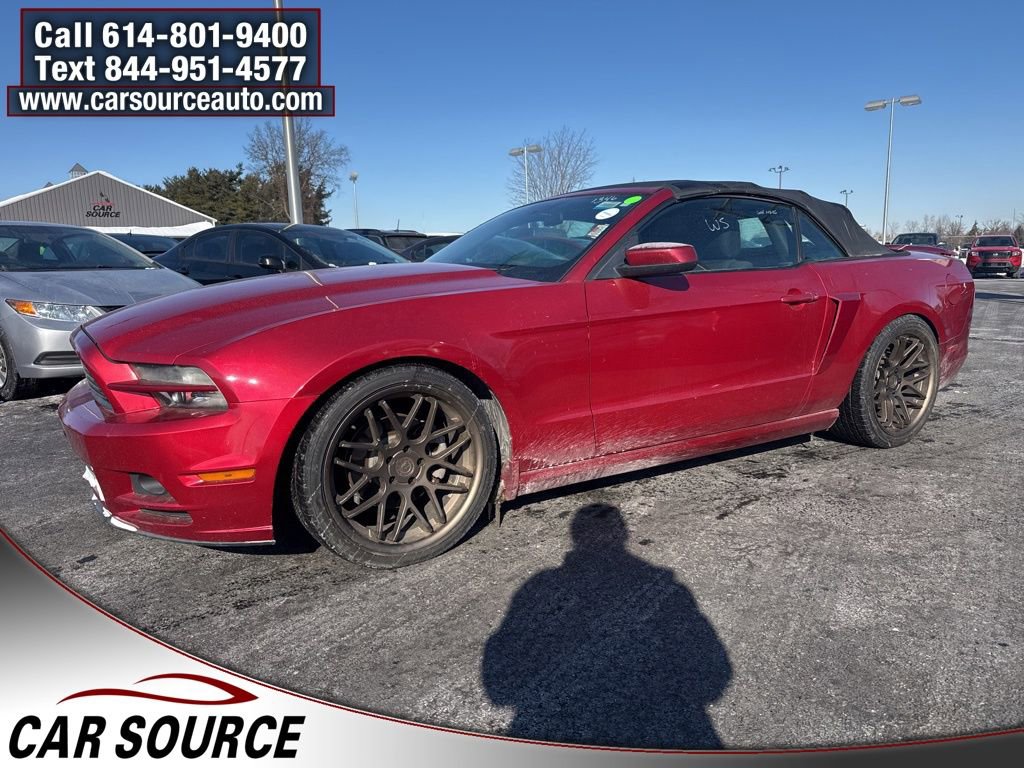 Used 2013 Ford Mustang Convertible image 3