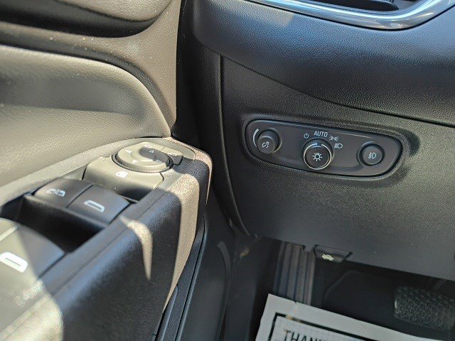 Used 2018 Chevrolet Equinox Premier image 23