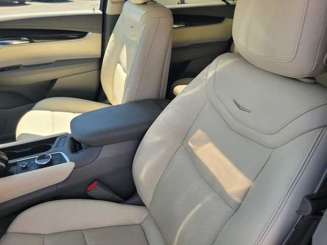 Used 2023 Cadillac XT6 Premium Luxury w/ Technology Package AWD/4WD image 11