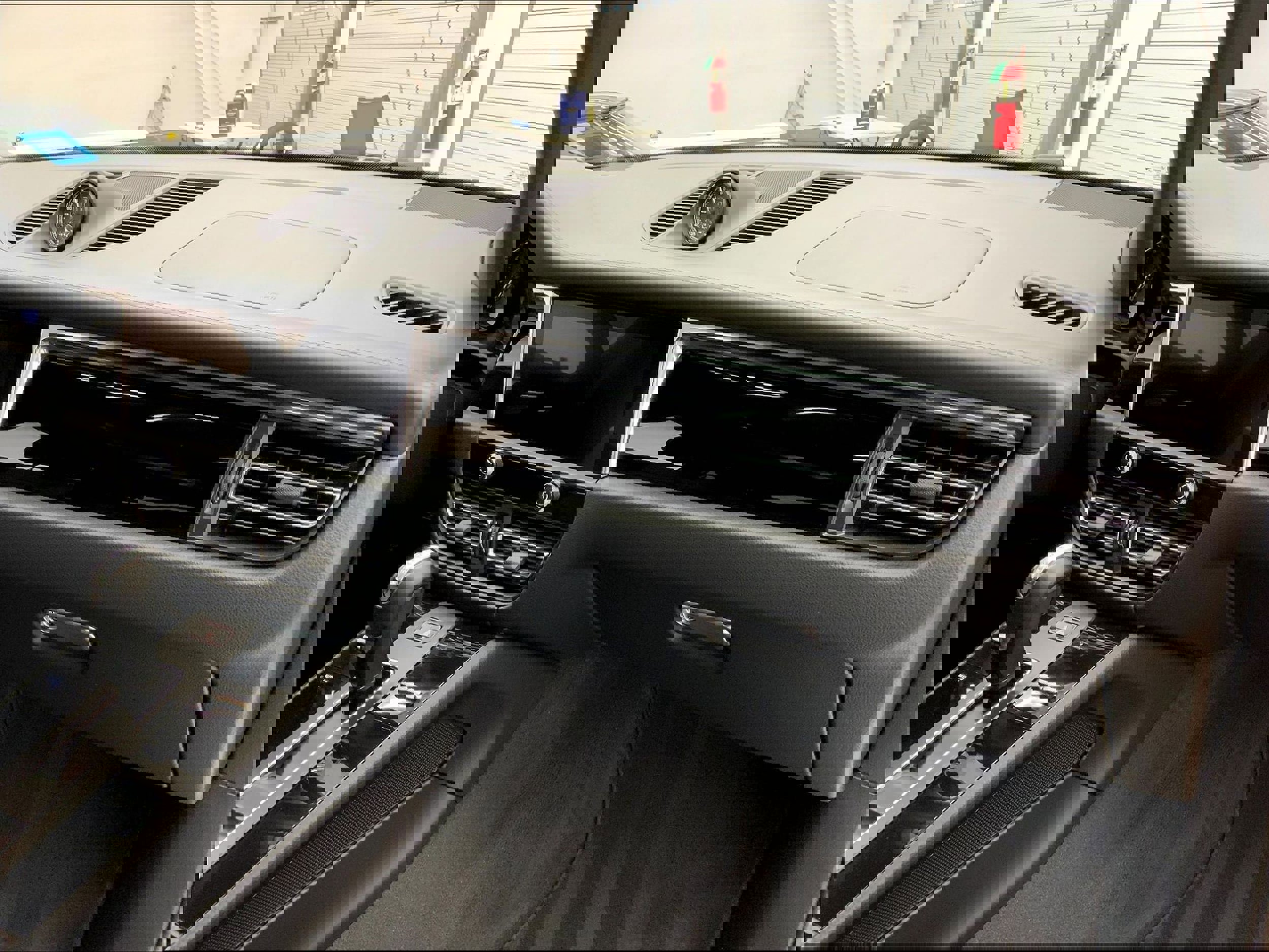 Used 2023 Porsche Macan Turbo image 21