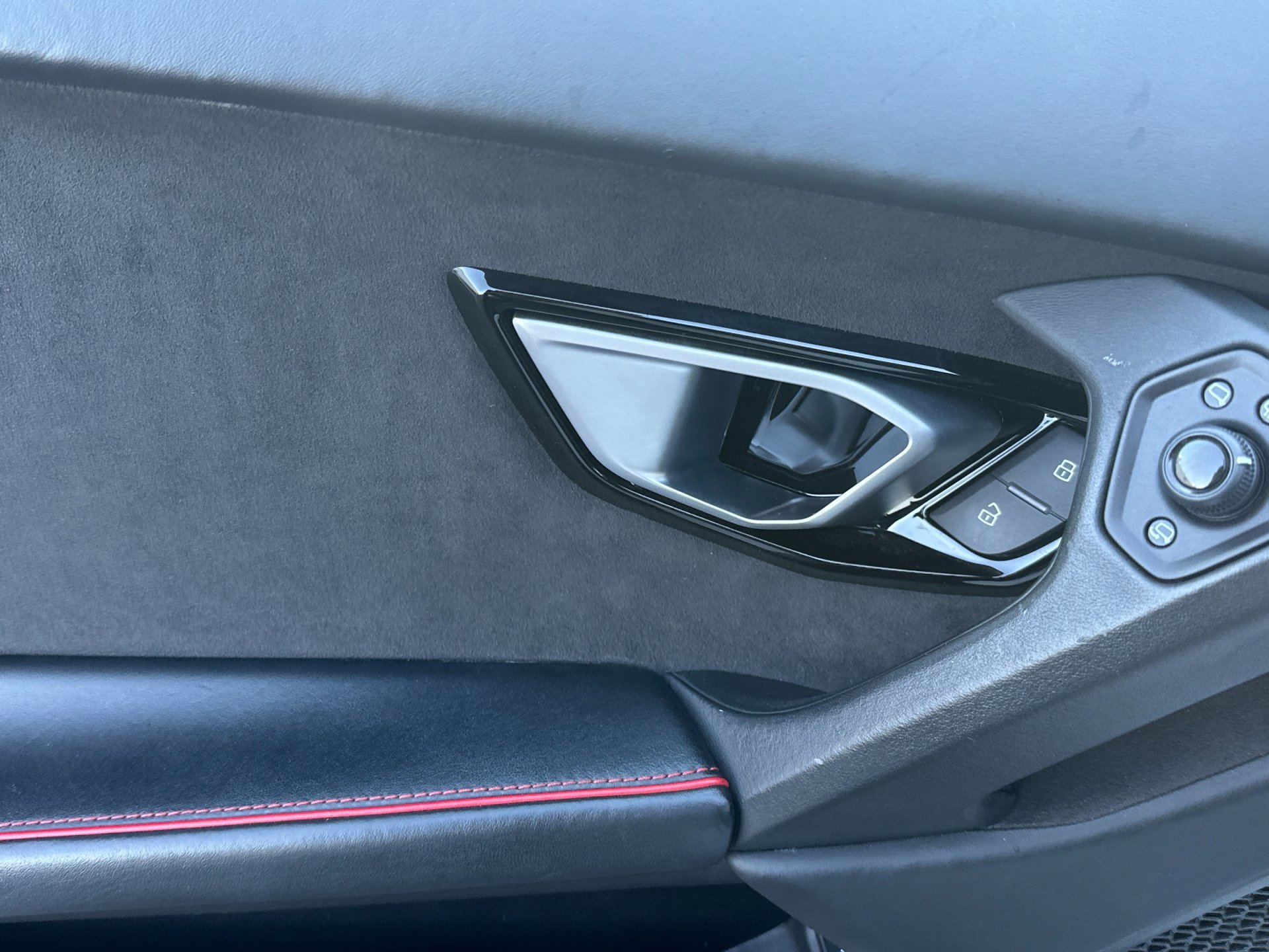 Used 2020 Lamborghini Huracan EVO image 15