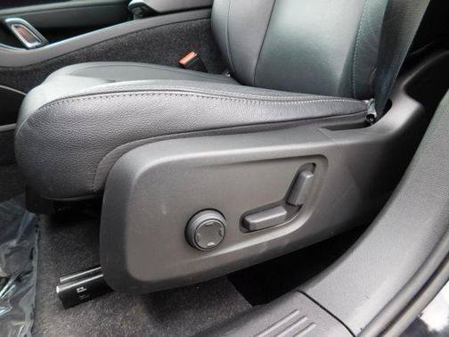 Used 2019 Volvo XC40 T5 Momentum AWD/4WD image 19
