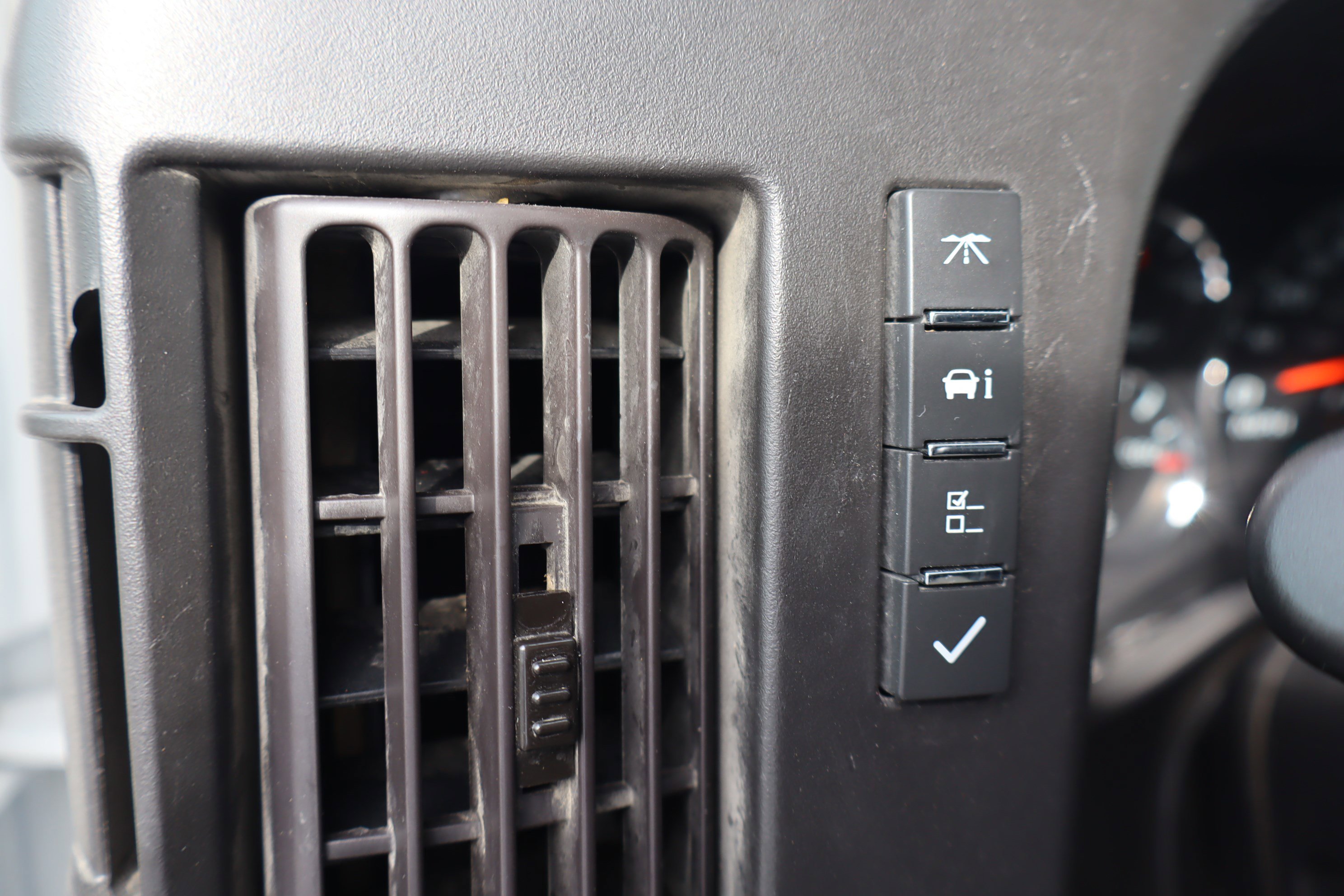 Used 2023 Chevrolet Express 3500 LS image 18