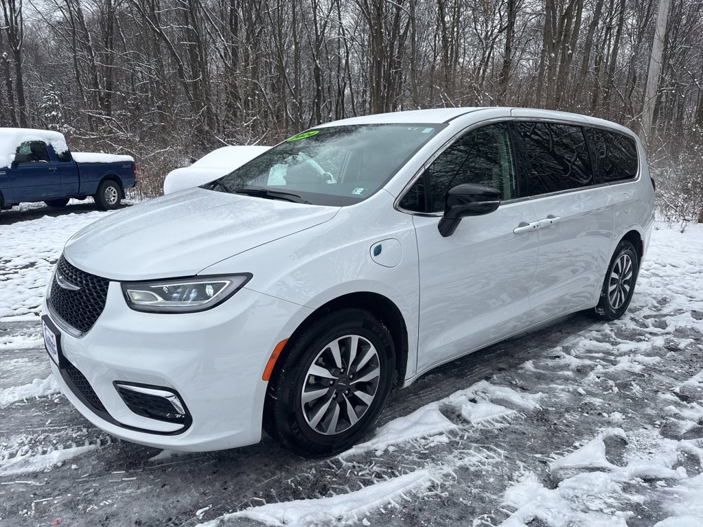 Used 2024 Chrysler Pacifica Select image 5