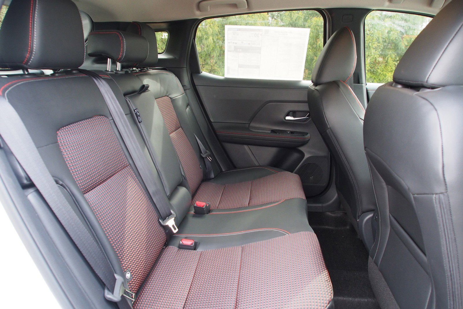 Used 2025 Nissan Kicks SR image 13