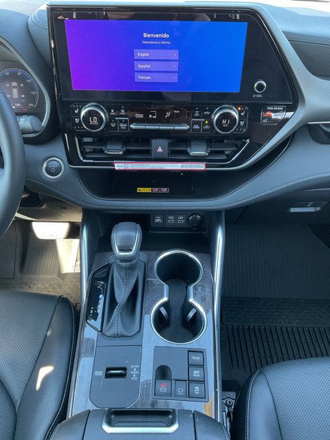 Used 2026 Toyota Highlander Limited AWD/4WD image 28