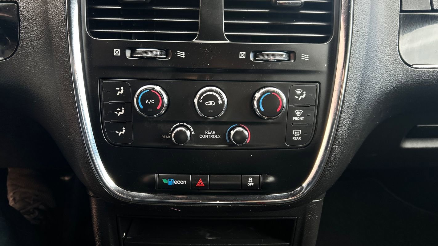 Used 2019 Dodge Grand Caravan SE FWD image 28