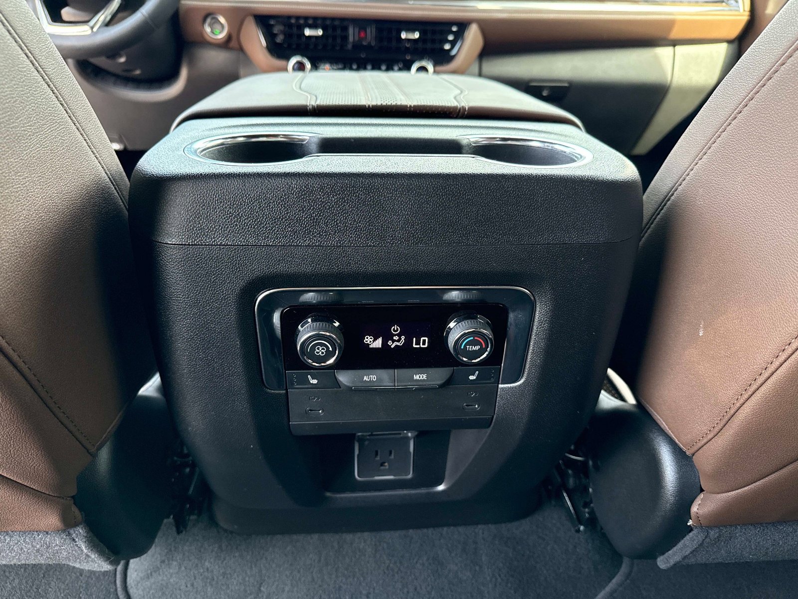 Used 2025 Chevrolet Tahoe High Country w/ Sun And Tow Package RWD image 18