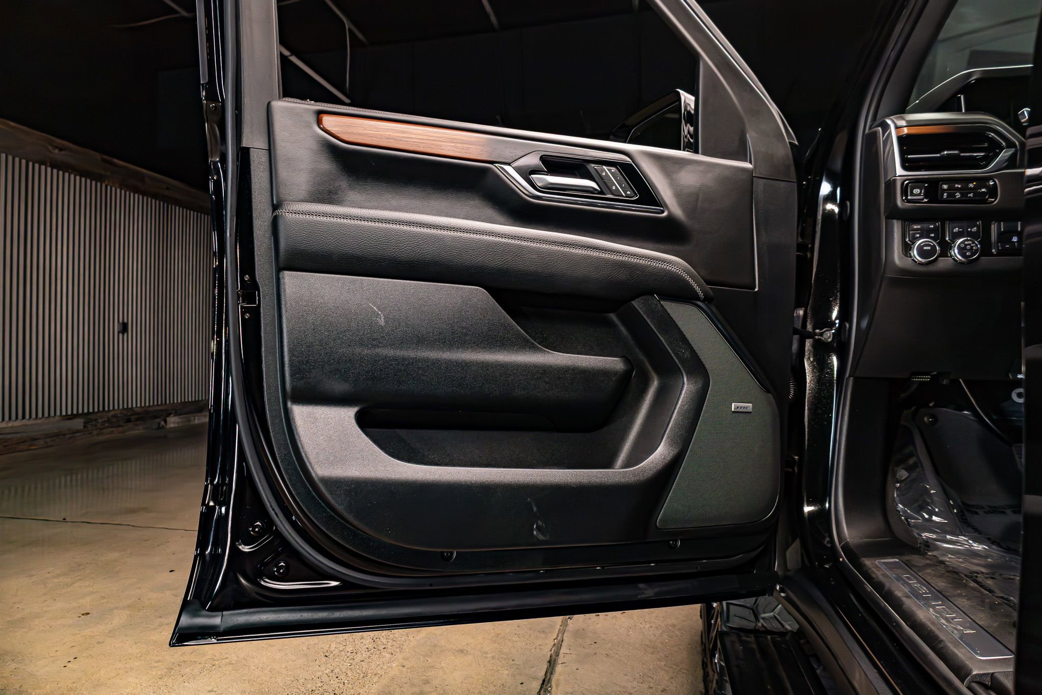 Used 2025 GMC Yukon Denali w/ Denali Reserve Package image 31