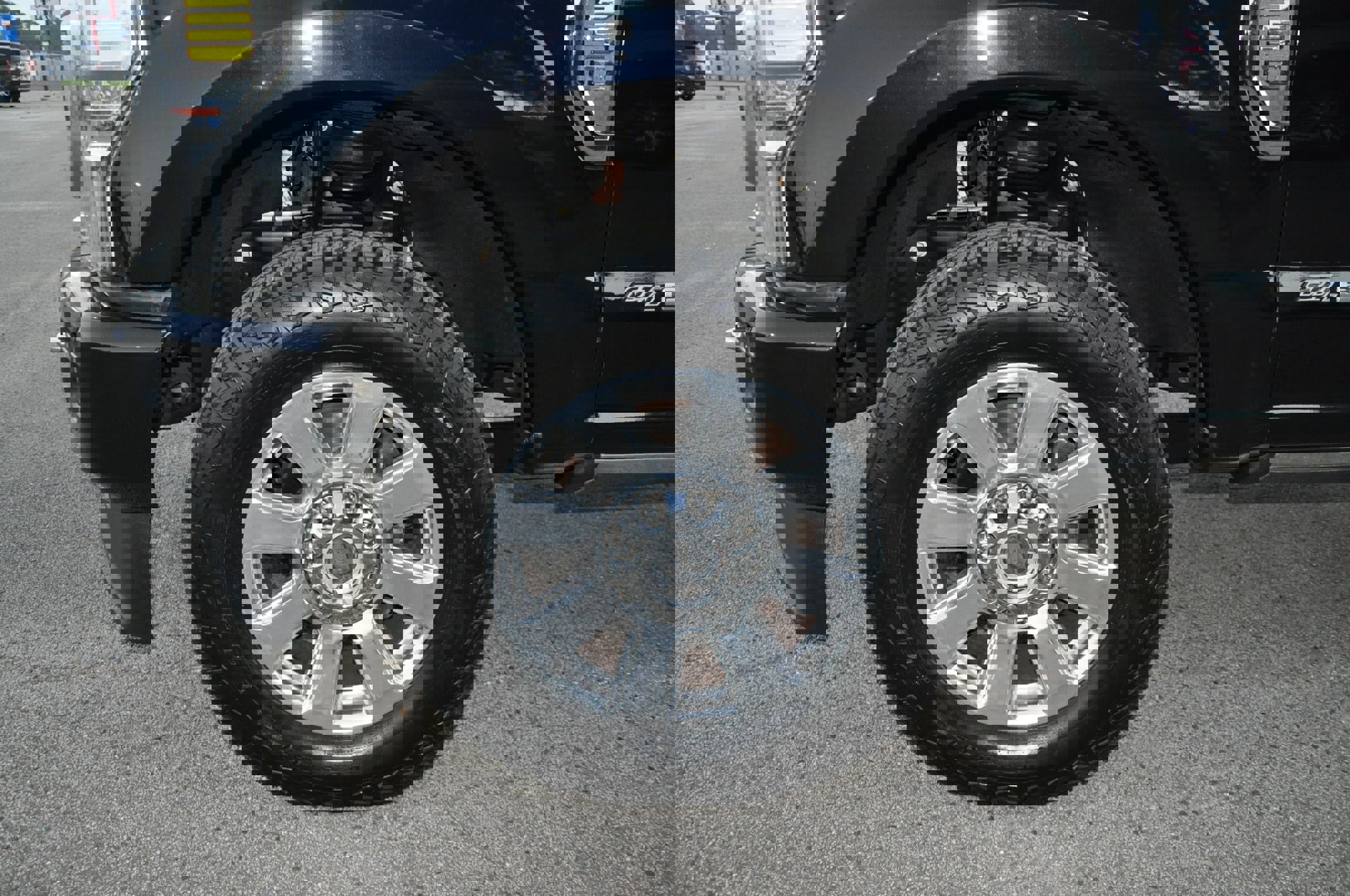 Used 2022 Ford F350 Platinum w/ FX4 Off-Road Package image 9