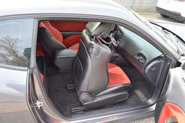 Used 2015 Dodge Challenger SRT image 34
