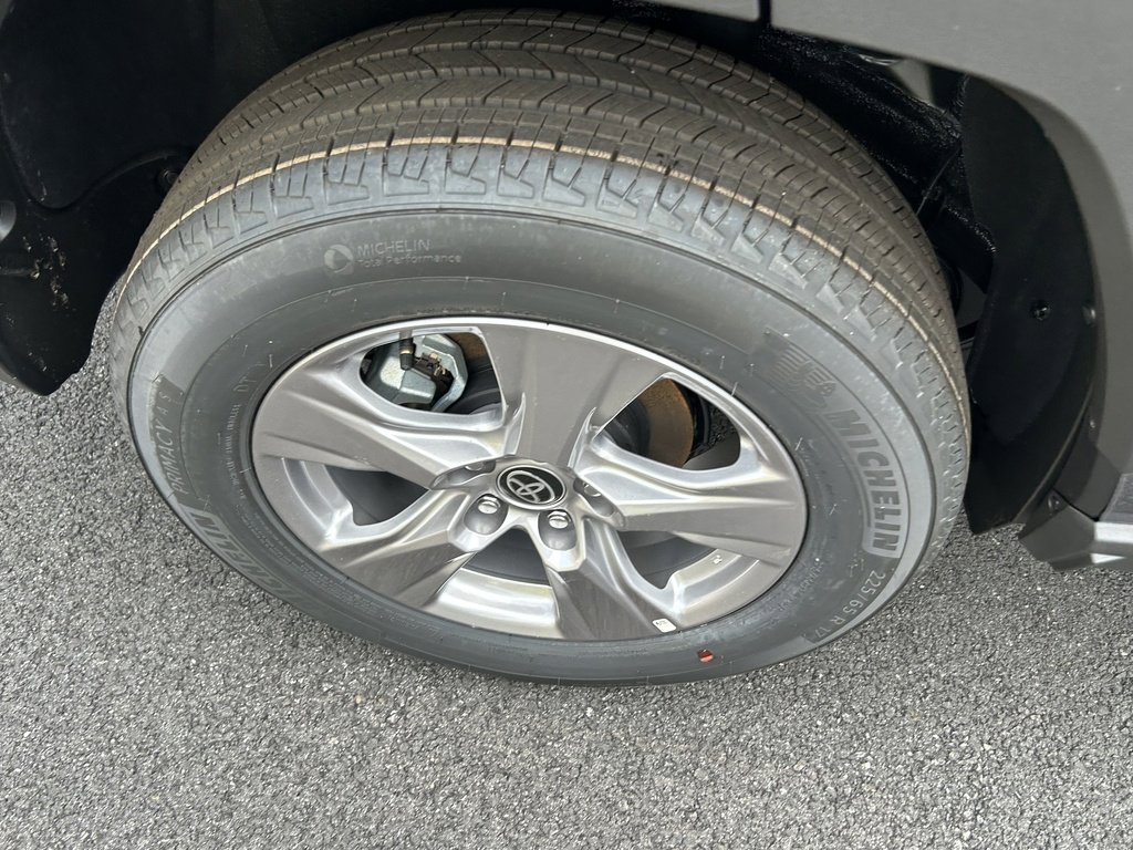 Used 2025 Toyota RAV4 XLE image 21
