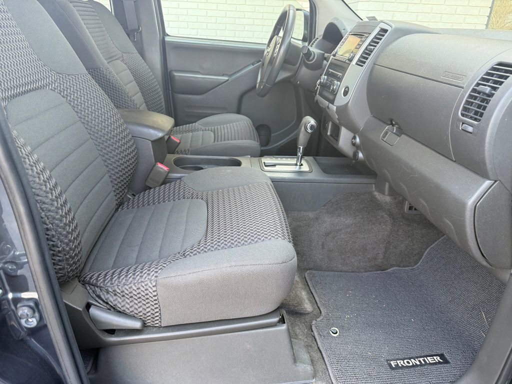 Used 2017 Nissan Frontier SV image 21