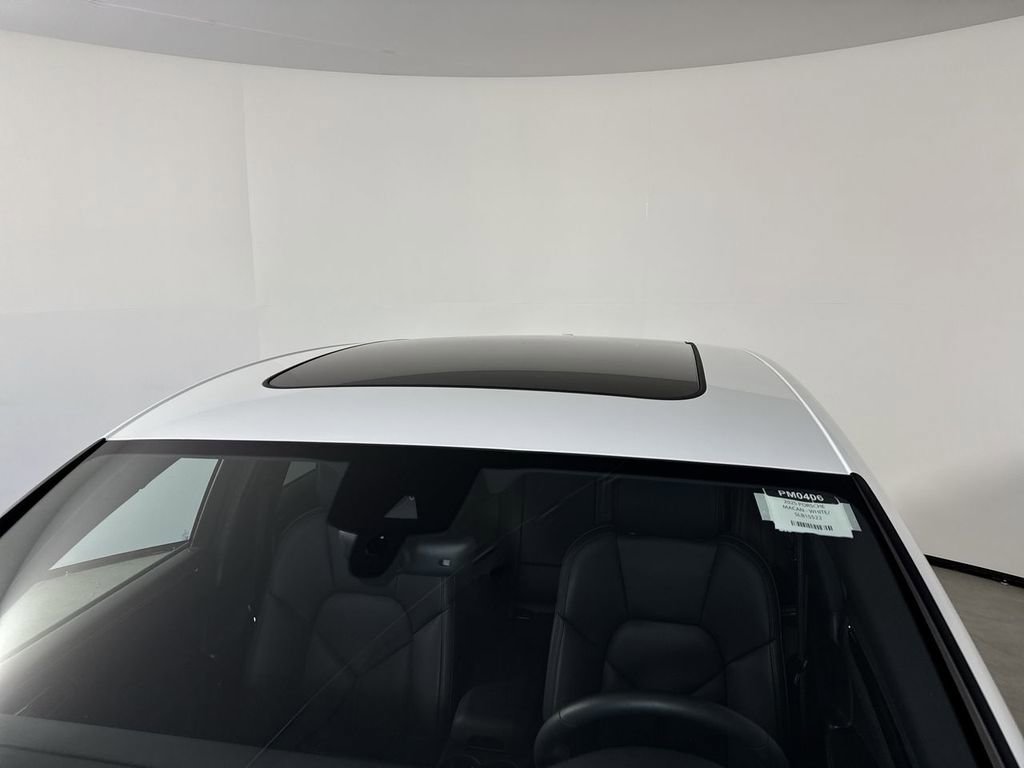 Certified 2025 Porsche Macan image 17