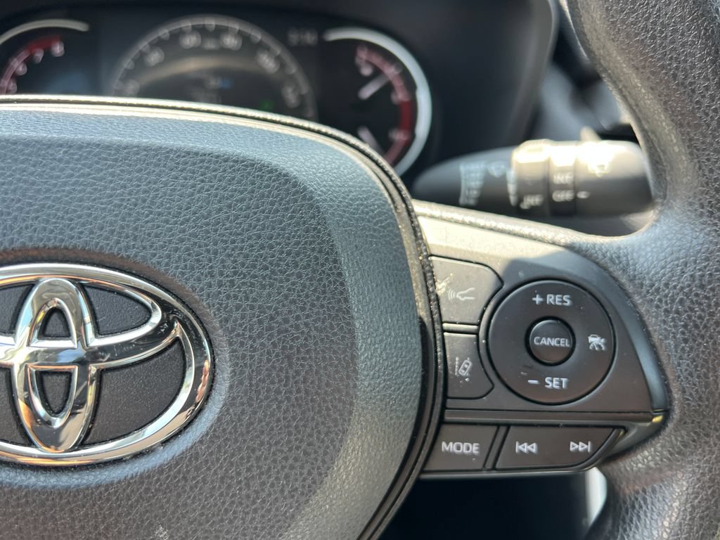 Used 2025 Toyota RAV4 XLE FWD image 25