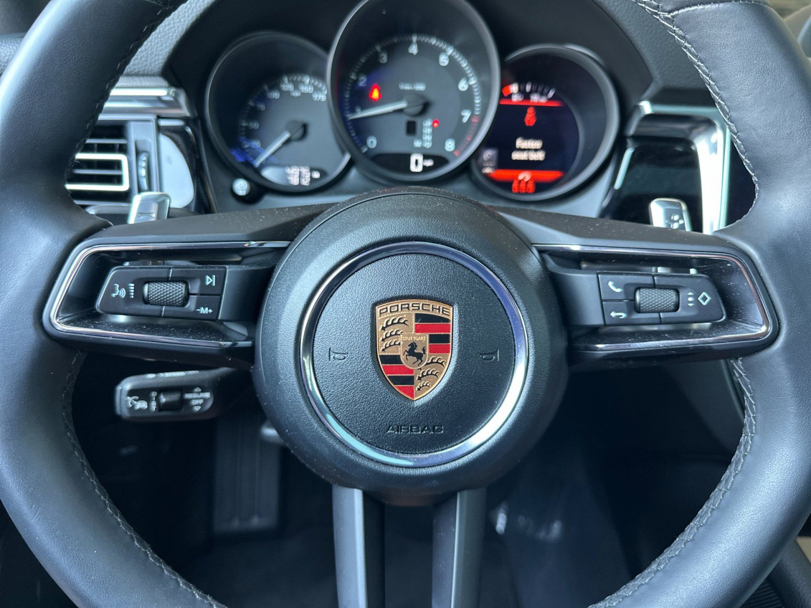 Certified 2025 Porsche Macan image 23