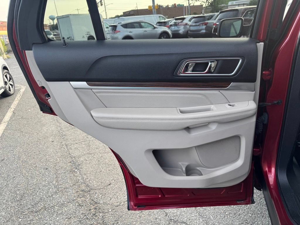 Used 2019 Ford Explorer Limited w/ Ford Safe & Smart Package FWD image 11