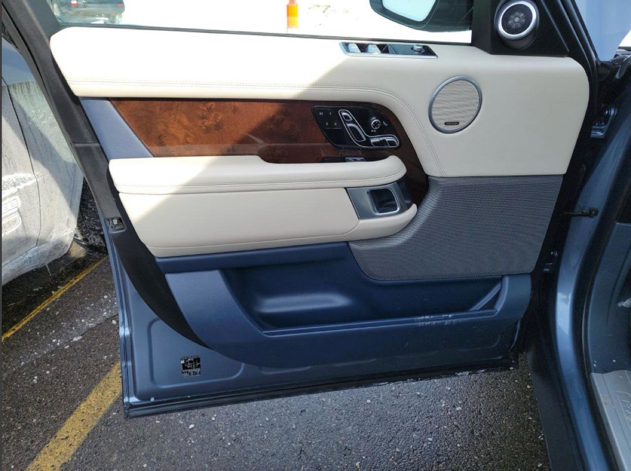 Used 2020 Land Rover Range Rover HSE image 13