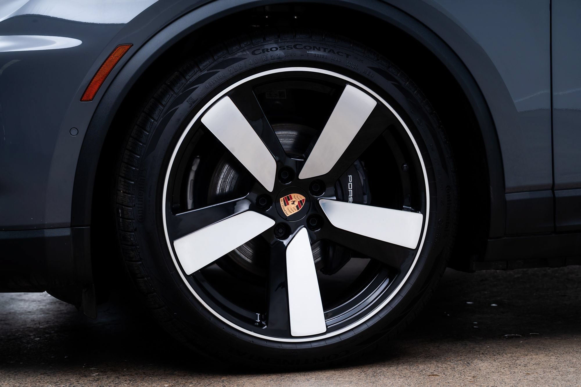 Used 2025 Porsche Macan 4 Electric AWD/4WD image 5