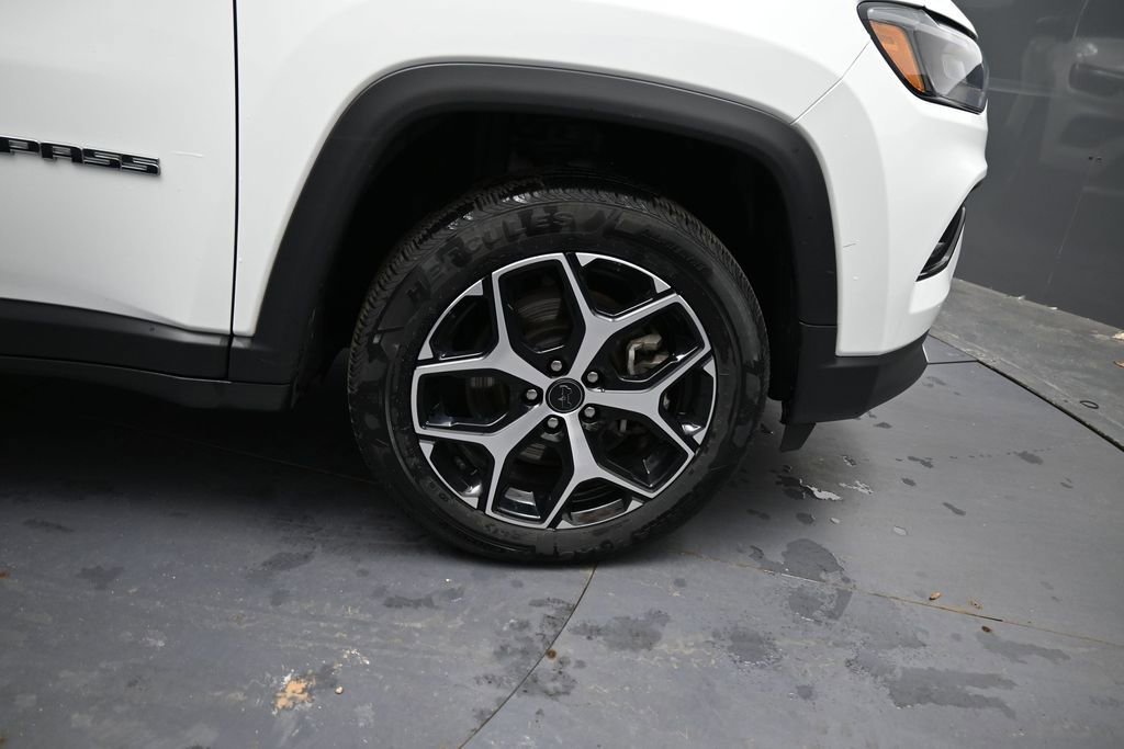 Used 2025 Jeep Compass Limited AWD/4WD image 18