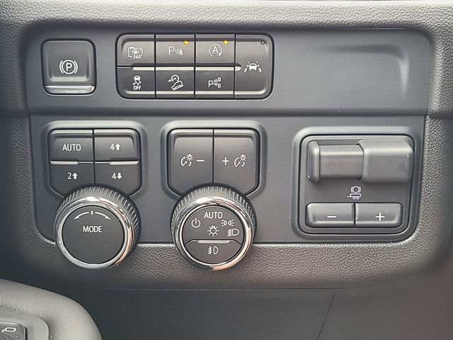 New 2025 Chevrolet Suburban Premier w/ Sun And Tow Package image 38