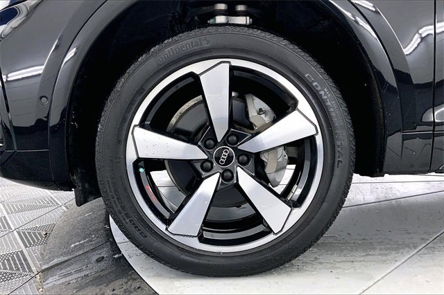 Used 2023 Audi Q5 2.0T Prestige w/ Prestige Package image 9