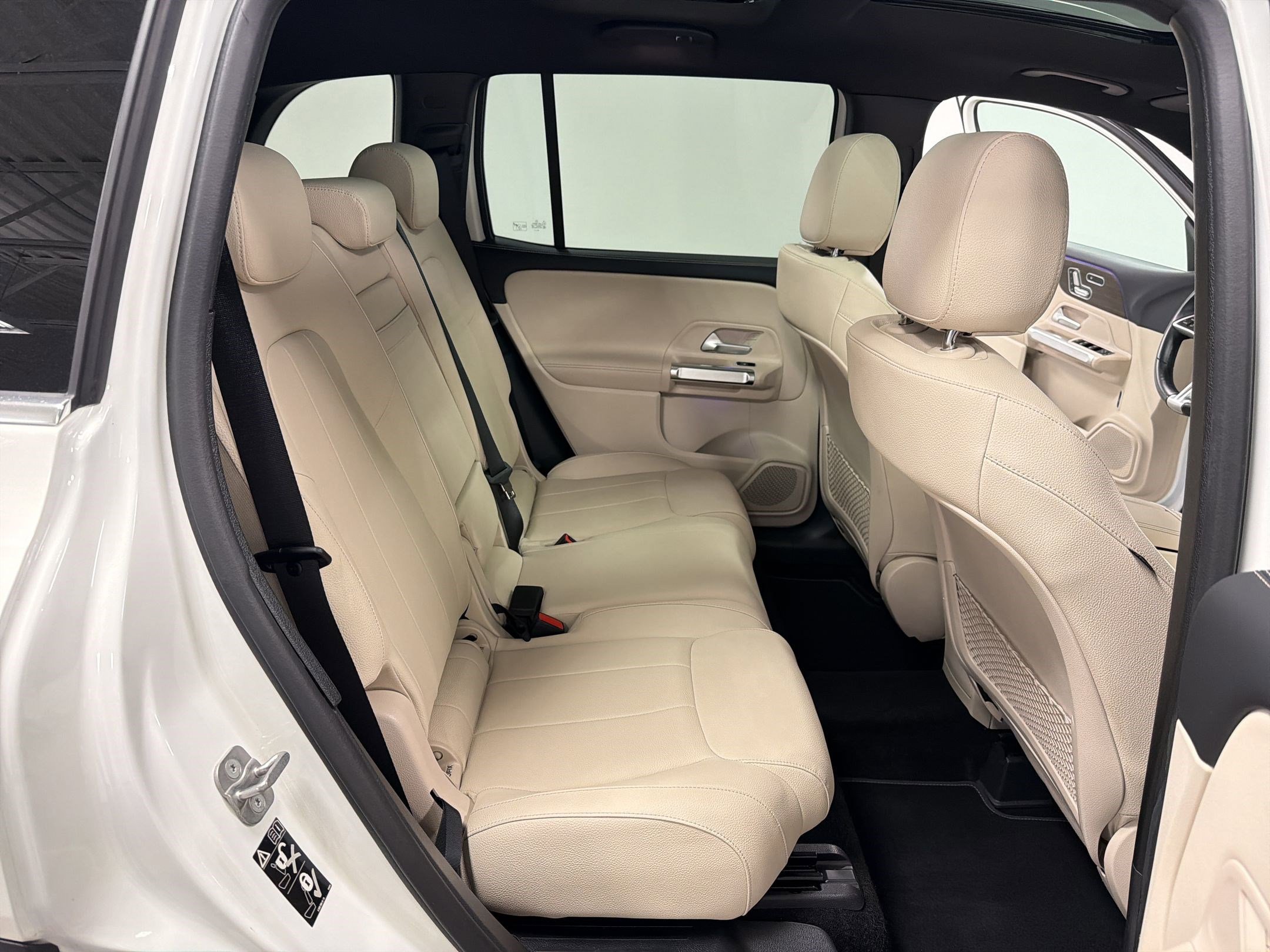 Used 2025 Mercedes-Benz GLB 250 image 30