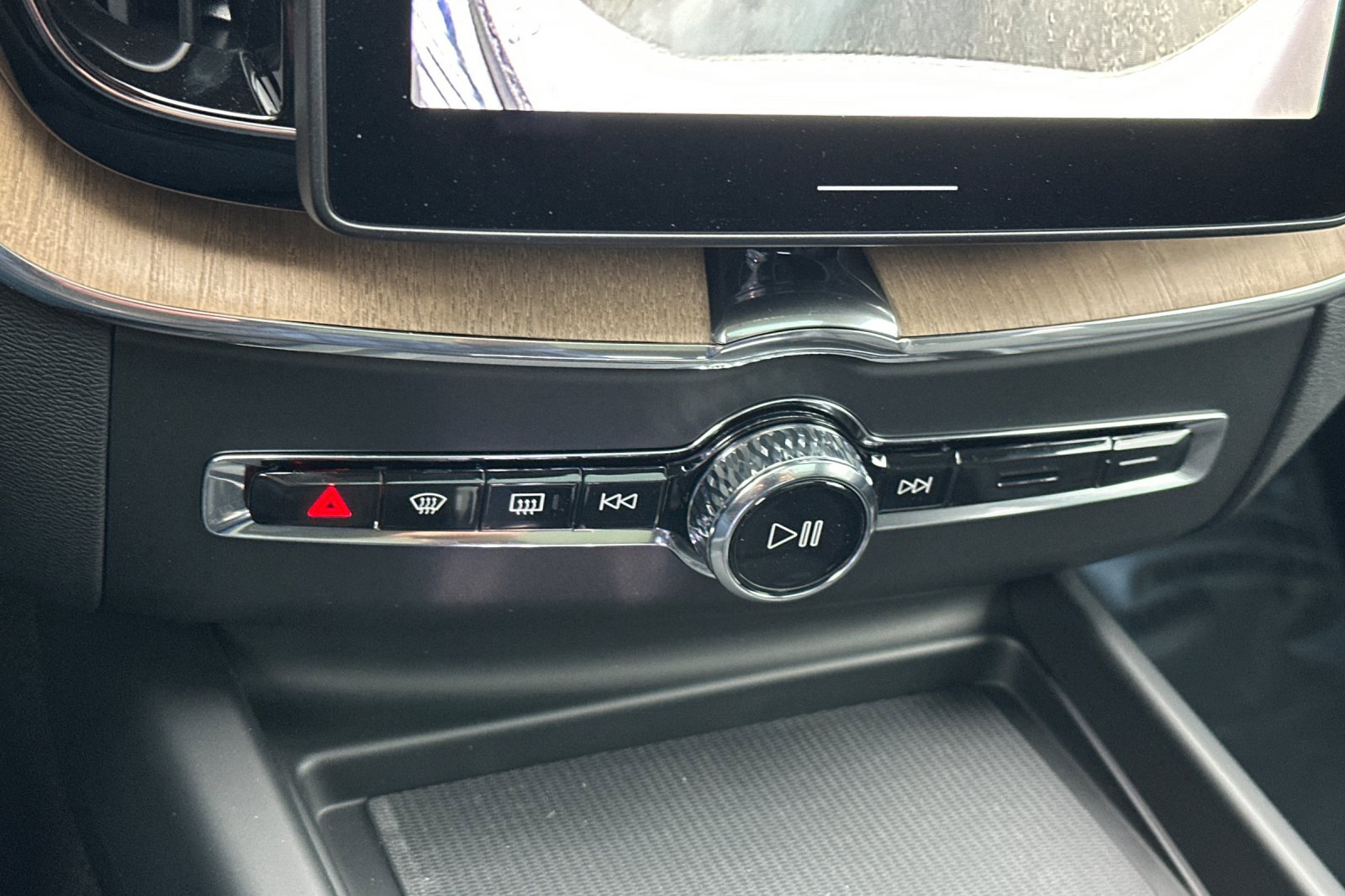 New 2026 Volvo XC60 B5 Ultra image 18