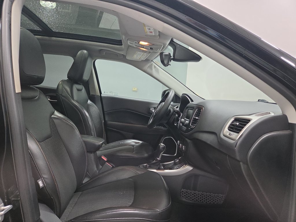 Used 2018 Jeep Compass Latitude AWD/4WD image 21