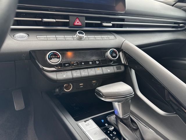 Certified 2021 Hyundai Elantra Limited w/ Cargo Package image 17